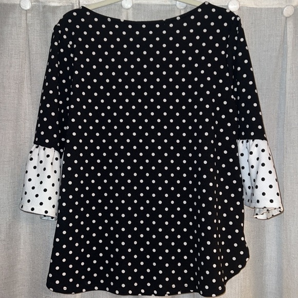 Green Envelope Blouse, 1X, Black & White Polka Dot, 3/4 Ruffle trim sleeves. - Picture 5 of 5